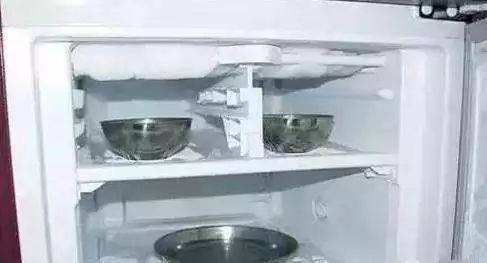 銀川雅典娜冰箱清洗-冰箱冷藏室結冰怎么辦？為什么冰箱的冰層很厚？