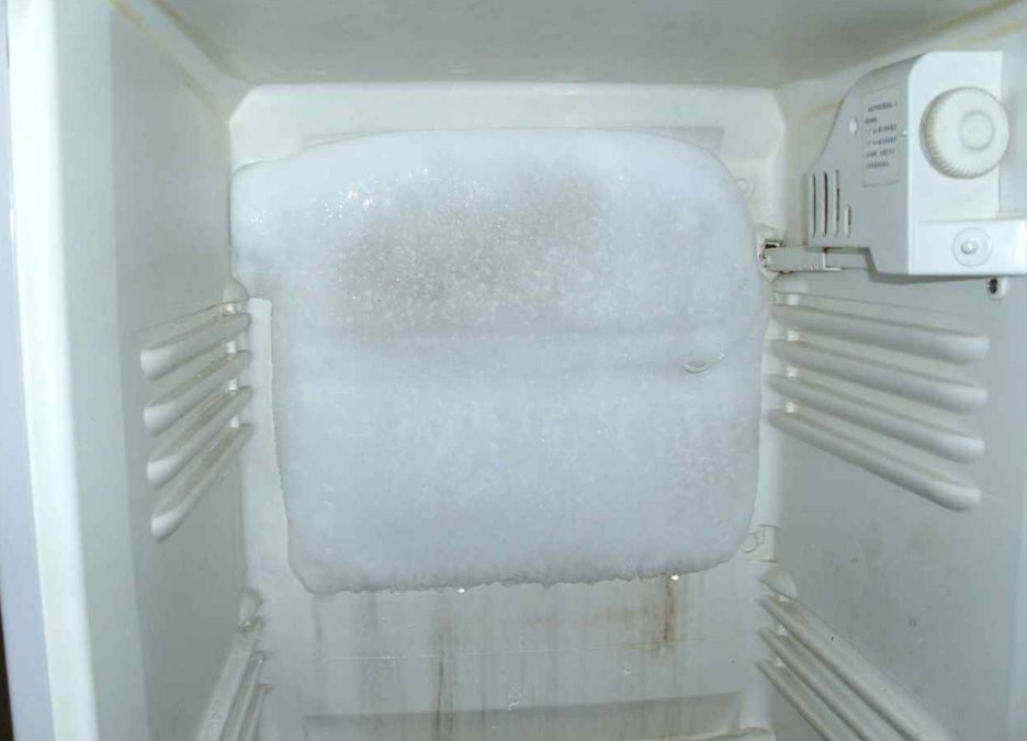冰箱冷藏室结冰是怎么回事？要如何解决？