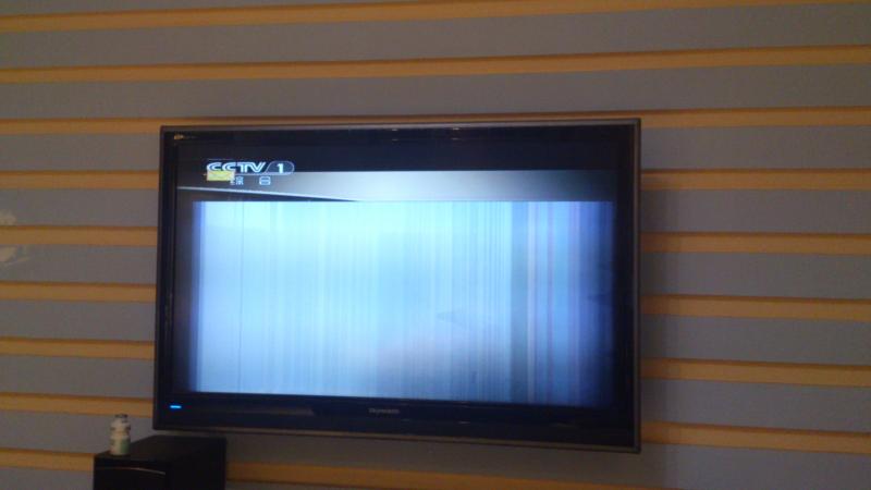 电视有彩色竖线怎么办？电视机出现彩色竖线怎么修