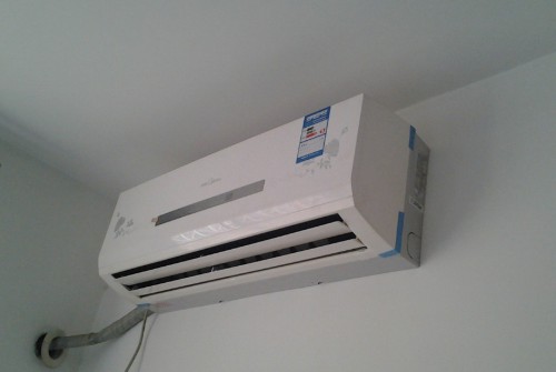 室内潮湿怎么办？日立中央空调CD机来帮你解决。
